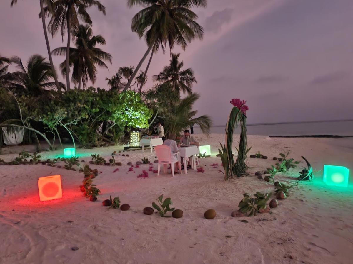 Island Life Maldives Retreat & Spa Magoodhoo Eksteriør billede