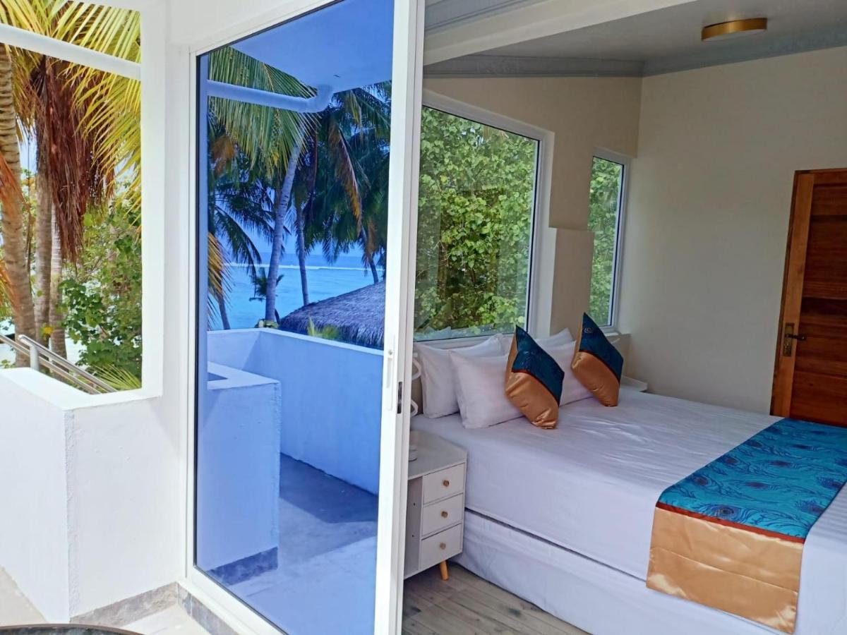 Island Life Maldives Retreat & Spa Magoodhoo Eksteriør billede