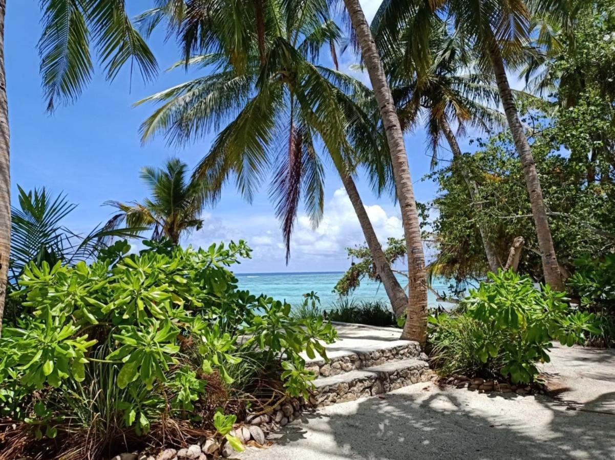Island Life Maldives Retreat & Spa Magoodhoo Eksteriør billede